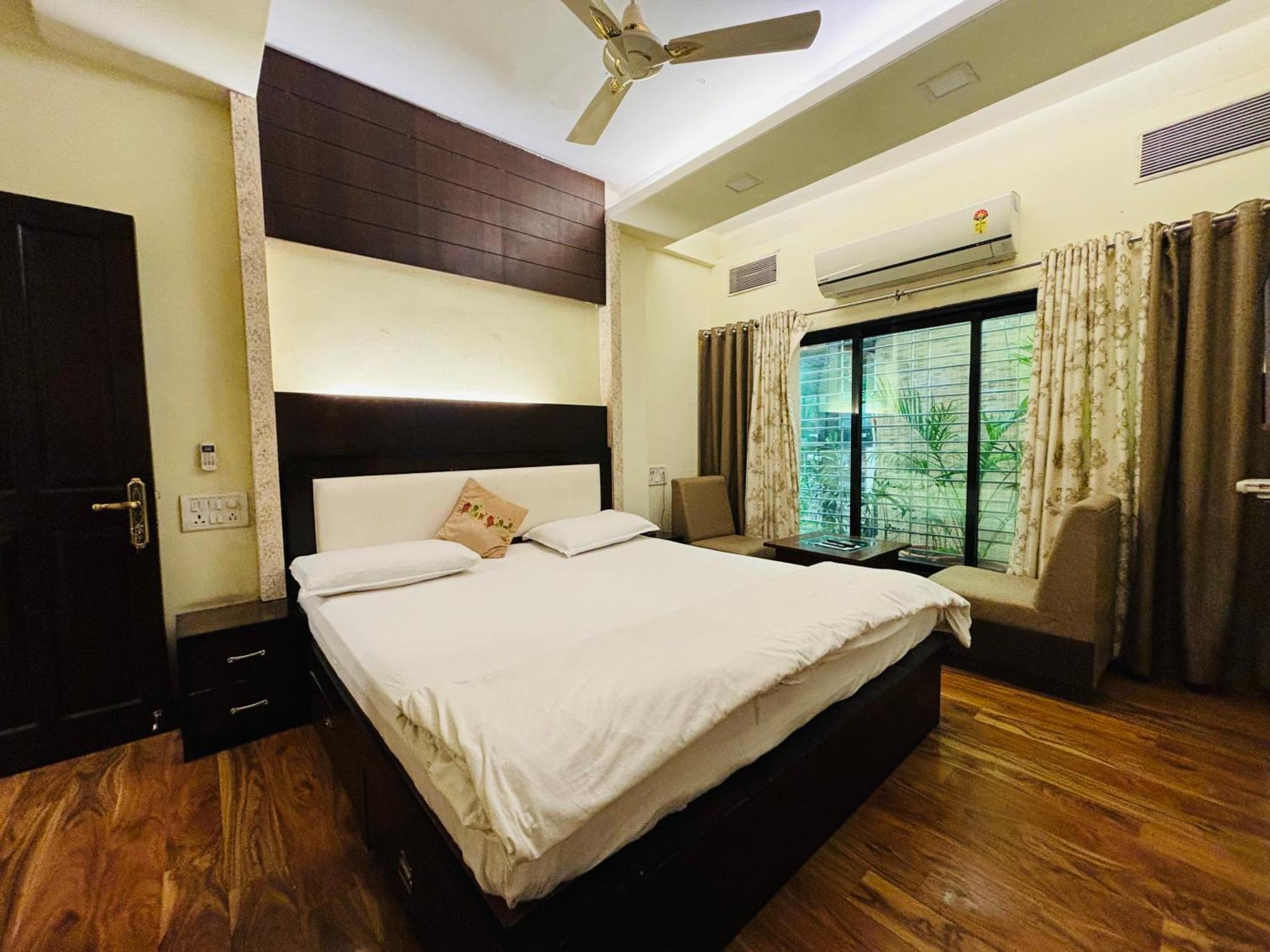 Royal Palms Luxury Service Apartment นาคปุระ ภายนอก รูปภาพ