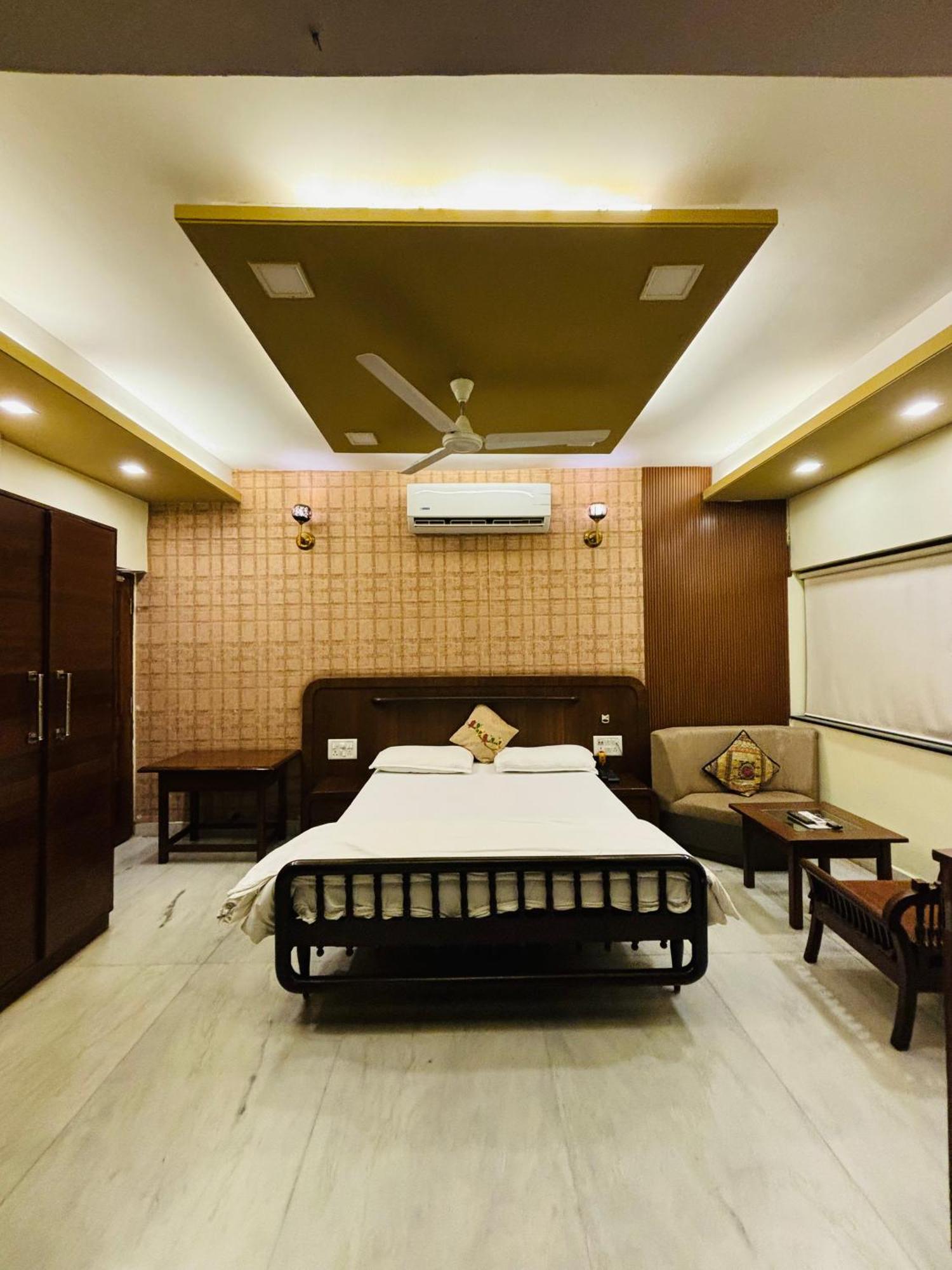 Royal Palms Luxury Service Apartment นาคปุระ ภายนอก รูปภาพ
